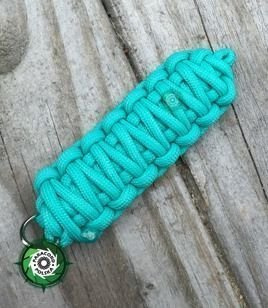 Brelok survivalowy z Paracordu 550 o splocie "King Cobra", kolor "Acid blue"
