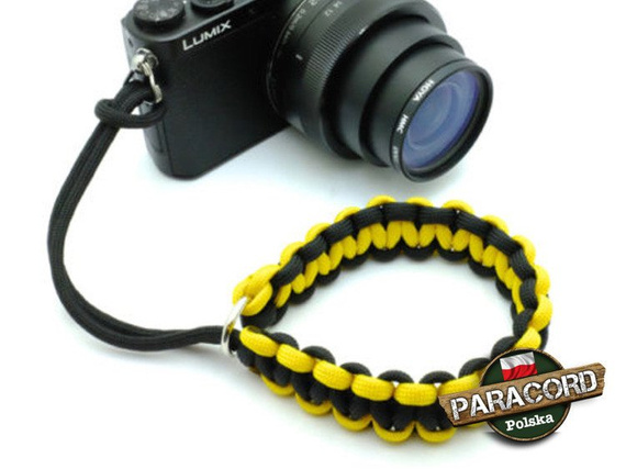 Pasek z oryginalnego Paracordu typ III 550 o siedmiu rdzeniach do aparatu, kamery, lornetki, dalomierza, typ splotu "Cobra", kolor "Black - yellow"