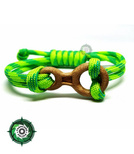 Bransoleta z Paracordu z wplecioną ręcznie wykonaną ósemką wspinaczkową z regulowanym obwodem.