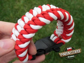 Bransoleta survivalowa z Paracordu typ "Catharsis Bar" na klamrze z wbudowanym gwizdkiem, krzesiwem i blachą