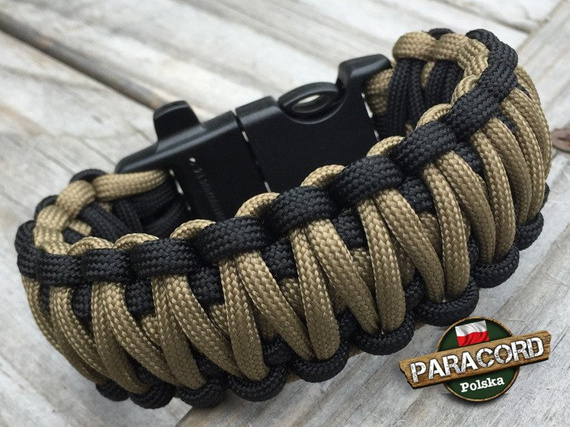Bransoleta z Paracordu typ "King Cobra" na klamrze z wbudowanym gwizdkiem, krzesiwem i blachą, Kolor "Black - Coyote Brown"