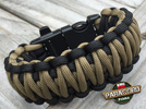 Bransoleta z Paracordu typ "King Cobra" na klamrze z wbudowanym gwizdkiem, krzesiwem i blachą, Kolor "Black - Coyote Brown"