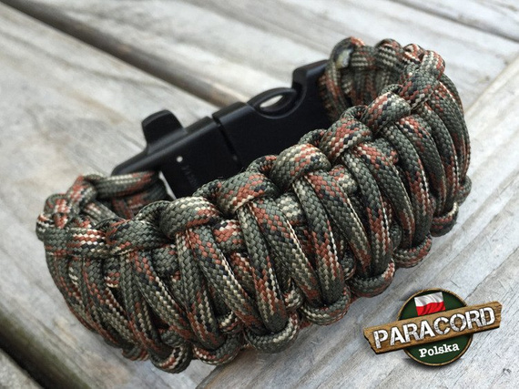 Bransoleta z Paracordu typ "King Cobra" na klamrze z wbudowanym gwizdkiem, krzesiwem i blachą, Kolor "Army Green Camo"
