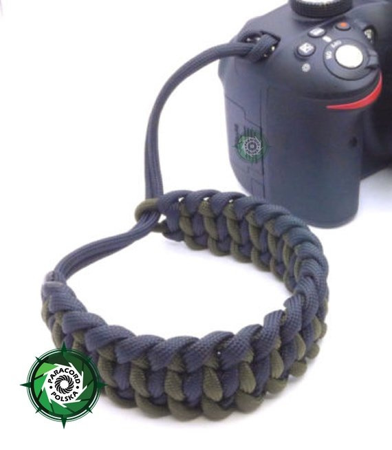 Pasek z oryginalnego Paracordu typ III 550 o siedmiu rdzeniach do aparatu, kamery, lornetki, dalomierza, typ splotu "Salomon", kolor "Army Green - Black"