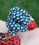 Bransoleta z Paracordu typ "Cobra Globe", z wplecionymi czaszkami, kolor: "Red Diamonds - Crystal Blue"