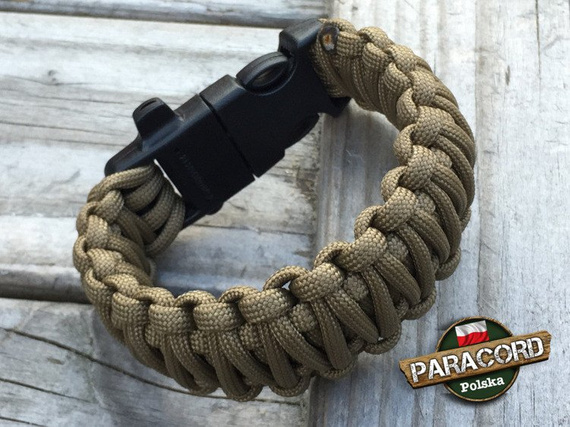 Bransoleta z Paracordu typ "King Cobra" na klamrze z wbudowanym gwizdkiem, krzesiwem i blachą, Kolor "Coyote Brown"