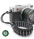 Pasek z oryginalnego Paracordu typ III 550 o siedmiu rdzeniach do aparatu, kamery, lornetki, dalomierza, typ splotu "Salomon", kolor "Diamond - Black"