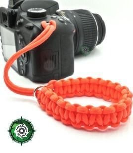 Pasek z oryginalnego Paracordu typ III 550 o siedmiu rdzeniach do aparatu, kamery, lornetki, dalomierza, typ splotu "Cobra", kolor "Orange yellow"