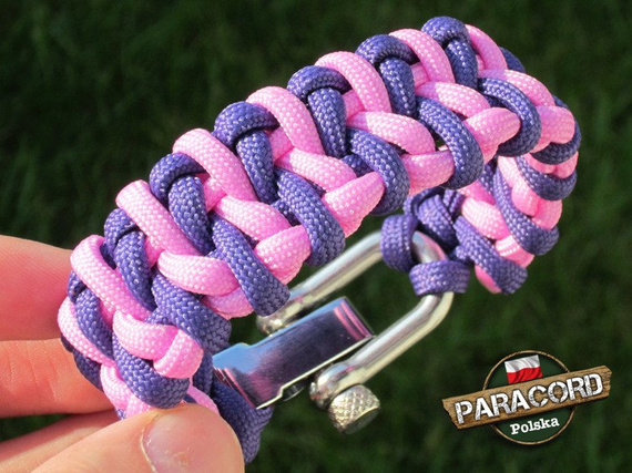 Bransoleta survivalowa z Paracordu typ "Adillo" z wplecioną metalową regulowaną szeklą