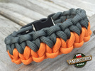 Bransoleta z Paracordu typ "Two Face" z wplecioną plastikową klamrą, kolor "Gun Metal - Orange Yellow"