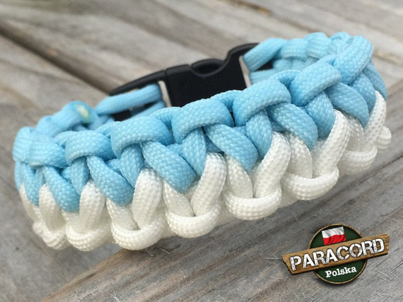 Bransoleta z Paracordu typ "Two Face" z wplecioną plastikową klamrą, kolor "White - Crystal Blue"