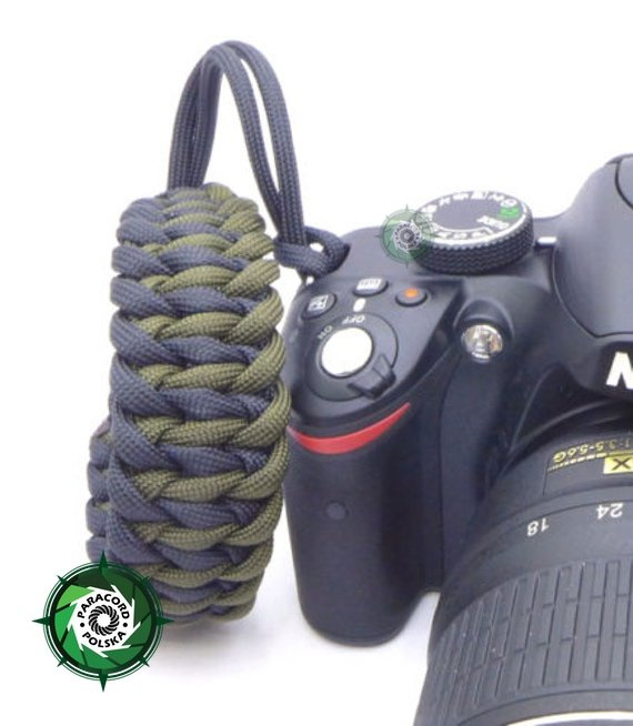 Pasek z oryginalnego Paracordu typ III 550 o siedmiu rdzeniach do aparatu, kamery, lornetki, dalomierza, typ splotu "Salomon", kolor "Army Green - Black"