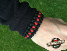 Bransoleta z Paracordu typ "Cobra Thin Red Line" z wplecioną plastikową klamrą