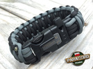 Bransoleta z Paracordu typ "King Cobra" na klamrze z wbudowanym gwizdkiem, krzesiwem i blachą, Kolor "Black - Gun Metal"