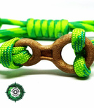 Bransoleta z Paracordu z wplecioną ręcznie wykonaną ósemką wspinaczkową z regulowanym obwodem.