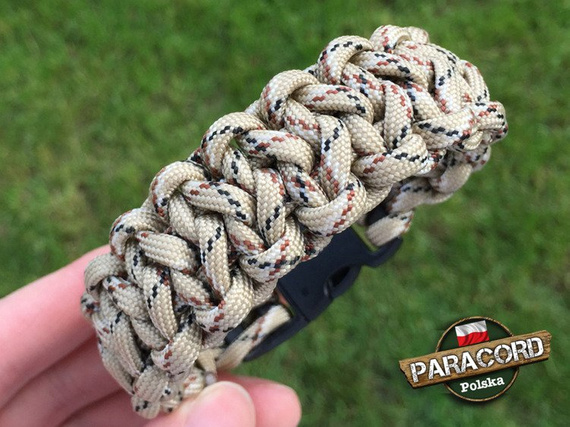 Bransoleta z Paracordu typ "Two Face" z wplecioną plastikową klamrą, kolor "Desert Camo"