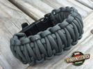 Bransoleta z Paracordu typ "King Cobra" na klamrze z wbudowanym gwizdkiem, krzesiwem i blachą, Kolor "Gun Metal"