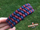 Bransoleta survivalowa z Paracordu typ "Extreme", z wplecioną metalową regulowaną szeklą, kolor: "Dark red - Dark blue"