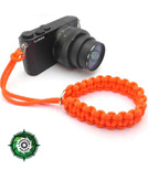 Pasek z oryginalnego Paracordu typ III 550 o siedmiu rdzeniach do aparatu, kamery, lornetki, dalomierza, typ splotu "Cobra", kolor "Orange yellow"