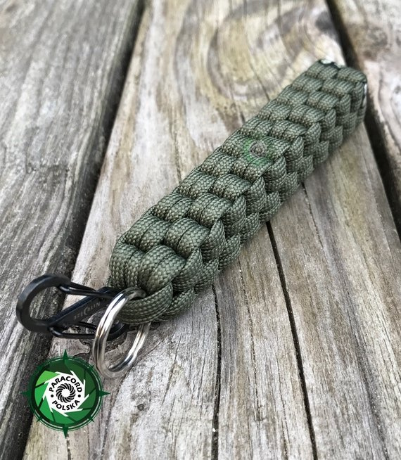 Brelok survivalowy o splocie "King Box Knot", kolor: "Army Green" z metalową szeklą Nite Ize S-BINER