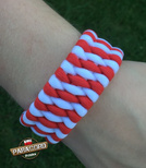 Bransoleta survivalowa z Paracordu typ "Extreme", z wplecioną metalową regulowaną szeklą, kolor: "White - Red"