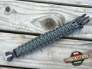 Bransoleta z Paracordu typ "King Cobra" na klamrze z wbudowanym gwizdkiem, krzesiwem i blachą, Kolor "Gun Metal"