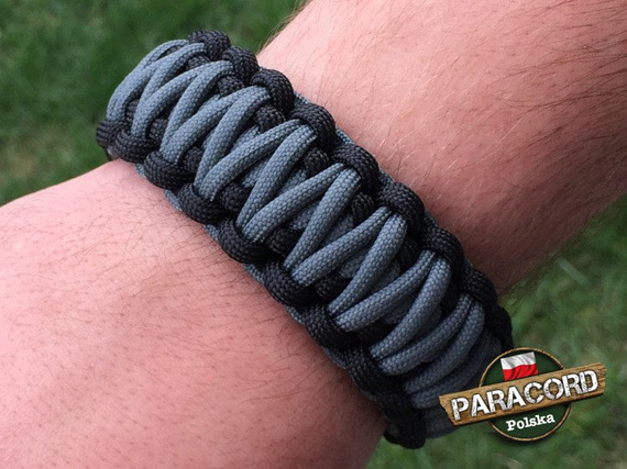 Bransoleta z Paracordu typ "King Cobra" na klamrze z wbudowanym gwizdkiem, krzesiwem i blachą, Kolor "Black - Gun Metal"