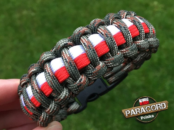 Bransoleta z Paracordu typ "Cobra Patriotyczna - Army Green Camo" z wplecioną plastikową klamrą