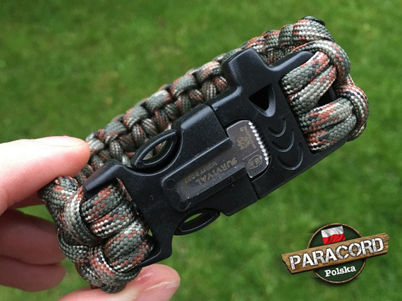 Bransoleta z Paracordu typ "X-Cobra" na klamrze z wbudowanym gwizdkiem, krzesiwem i blachą, Kolor "Army Green Camo"