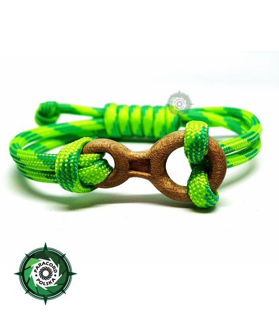 Bransoleta z Paracordu z wplecioną ręcznie wykonaną ósemką wspinaczkową z regulowanym obwodem.
