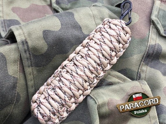 Brelok survivalowy z Paracordu 550 o splocie "Royal Cobra", kolor "Desert Camo" z metalową szeklą Nite Ize S-BINER