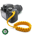 Pasek z oryginalnego Paracordu typ III 550 o siedmiu rdzeniach do aparatu, kamery, lornetki, dalomierza, typ splotu "Cobra", kolor "Golden rod"