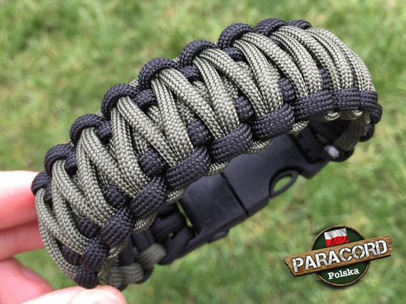 Bransoleta z Paracordu typ "King Cobra" na klamrze z wbudowanym gwizdkiem, krzesiwem i blachą, Kolor "Black - Army Green"